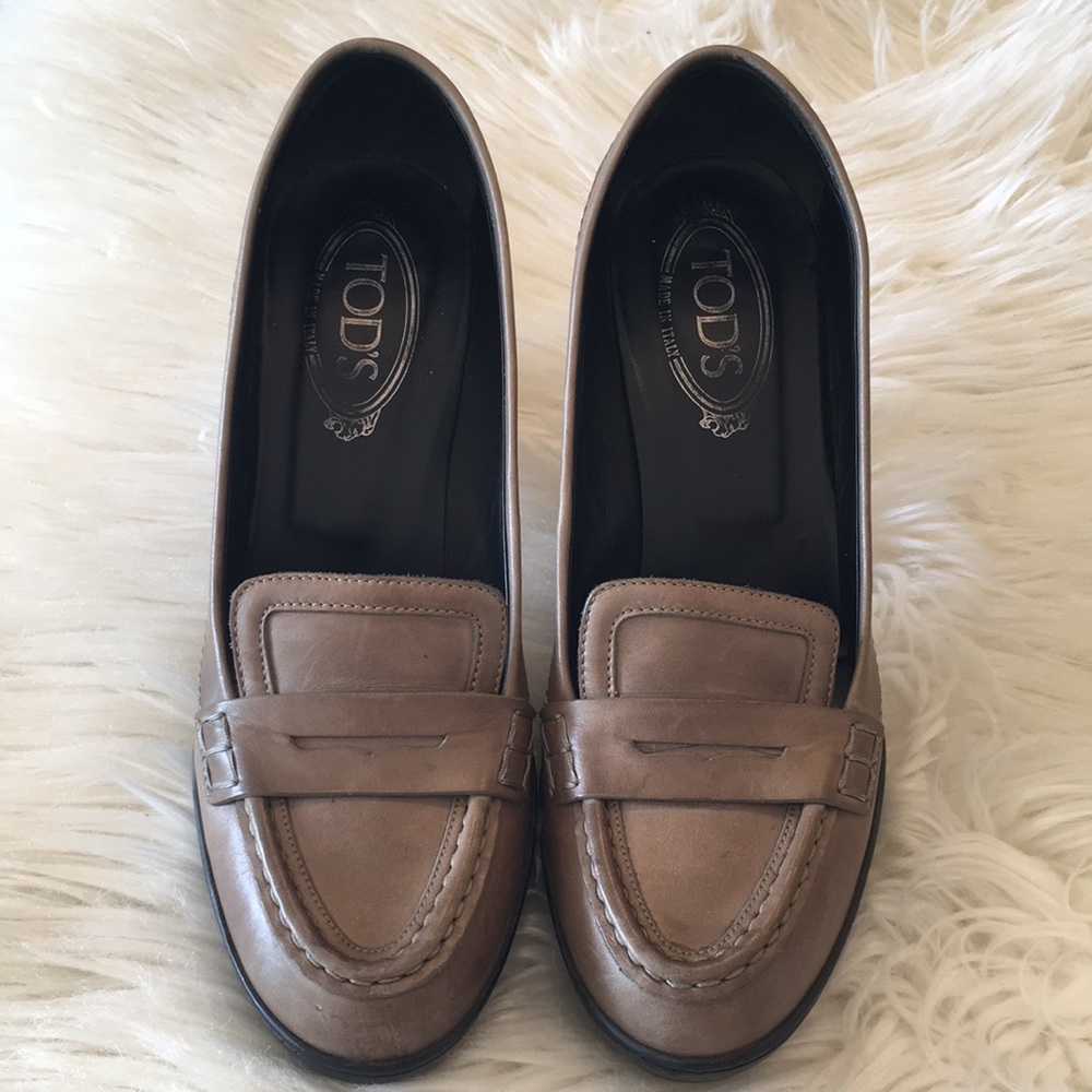 Tod’s Taupe Leather Platform Heel - Picture 2 of 16